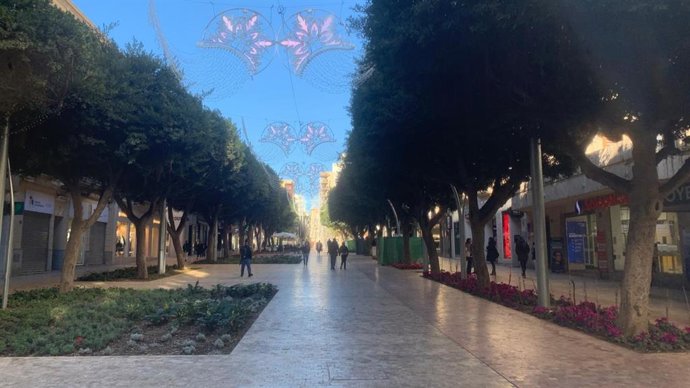 Vista general del Paseo de Almería tras algunas de las actuaciones de adecuación y mejora ejecutadas.