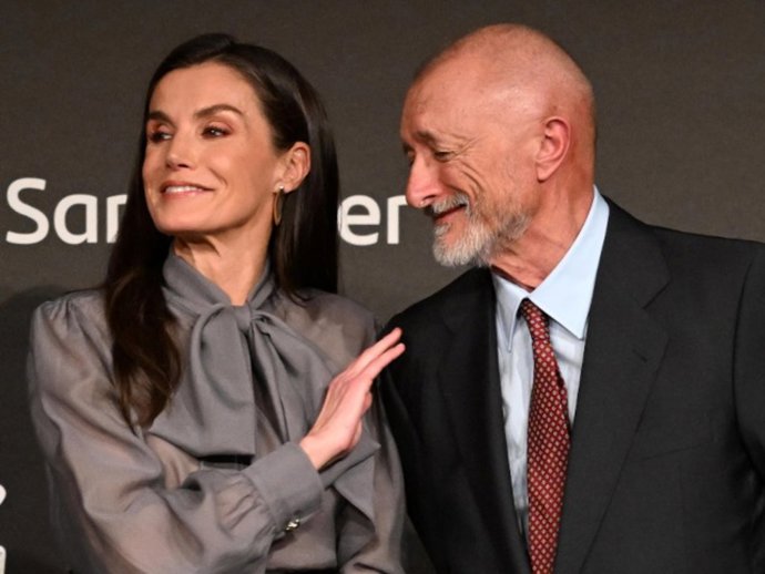 La Reina Letizia durante la entrega de los Premios Zenda 2024-2025 celebrados en la Real Fábrica de Tapices, a 13 de enero de 2025, en Madrid (España). Los Premios Zenda 2024-2025 reconocen la labor literaria, editorial y el fomento de la lectura durante