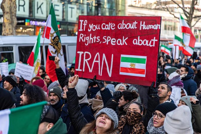 Una manifestación en la capital alemana, Berlín, a favor de las manifestaciones antigubernamentales en Irán