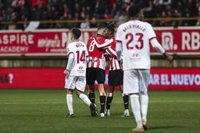 El Athletic evita la debacle en León y la Real Sociedad elimina en los penaltis a Osasuna
