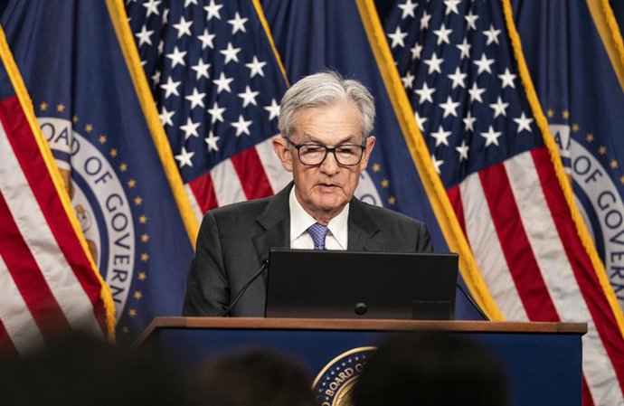 Archivo - December 10, 2025, Washington, District of Columbia, USA: U.S. Federal Reserve Chair JEROME H. POWELL, 72, Chair of the Board of Governors of the Federal Reserve System, answers reporter's questions during his last news conference of 2025. After
