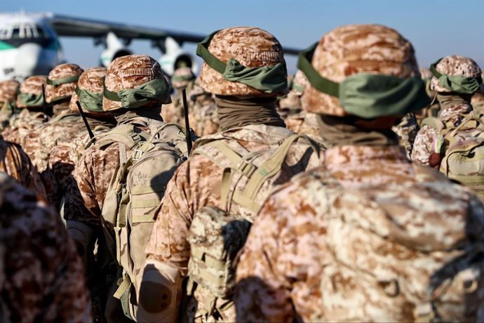 Archivo - Soldados de las Fuerzas Terrestres de la Guardia Revolucionaria Islámica participan en maniobras militares en Kermanshah, en el oeste de Irán