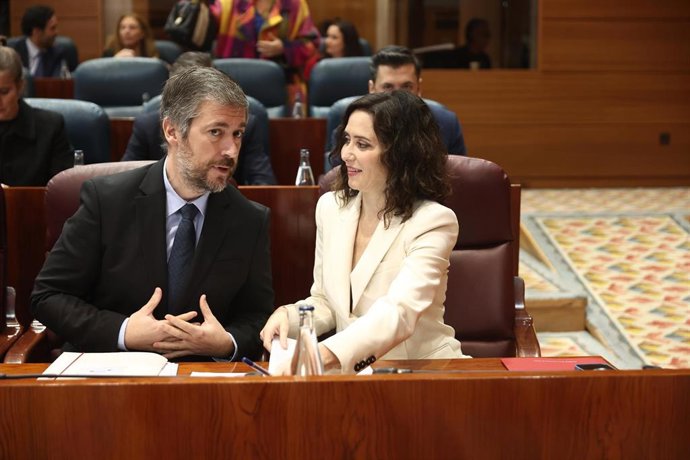 Archivo - El consejero de Presidencia, Justicia y Administración Local, y portavoz del Gobierno autonómico, Miguel Ángel García Martín, y la presidenta de la Comunidad de Madrid, Isabel Díaz Ayuso, durante una sesión plenaria en la Asamblea de Madrid