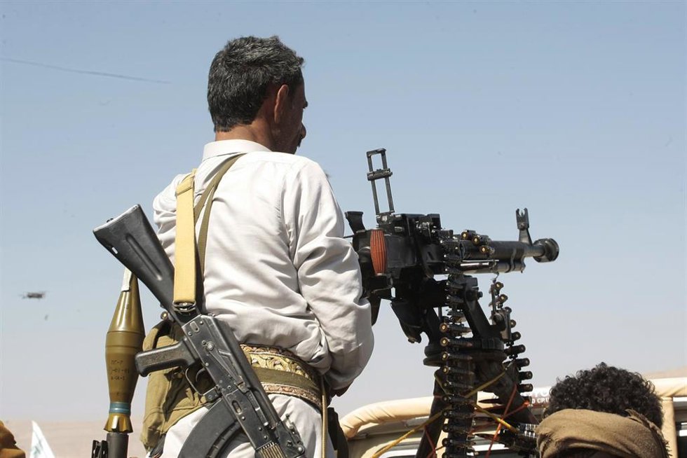 Archivo - Un miembro de los rebeldes hutíes durante un desfile en Yemen en diciembre de 2023 (archivo)