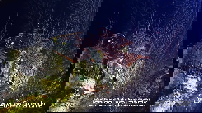 Un incendio forestal en Liérganes quema una cabaña