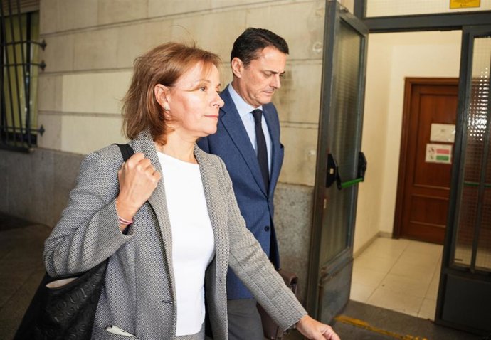 Archivo - Imagen de archivo de la actual directora gerente del Servicio Andaluz de Salud, Valle García, a su salida de los Juzgados de Sevilla tras declarar ante el juez instructor como investigado por la contratación de emergencia en el SAS 