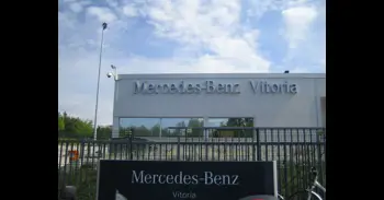 Mercedes Benz Vitoria busca operarios de montaje para su planta
