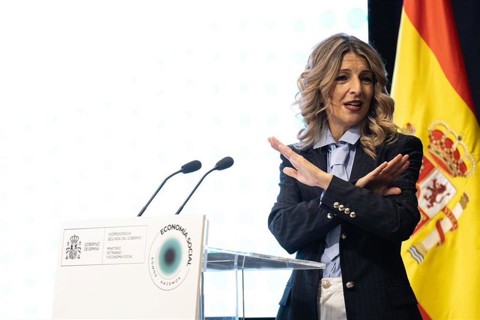La vicepresidenta segunda y ministra de Trabajo y Economía Social, Yolanda Díaz, durante una rueda de prensa, en el Ministerio de Trabajo y Economía Social, a 19 de diciembre de 2025, en Madrid (España). 
