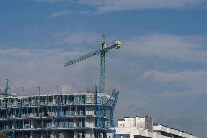 Archivo - Imatge de recurs d'una zona d'obres a Barcelona