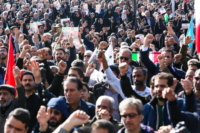 12 January 2026, Iran, Kerman: Demonstrators take part in a pro-government rally in Kerman. Photo: Mahdi Aminzadeh/TASS via ZUMA Press/dpa