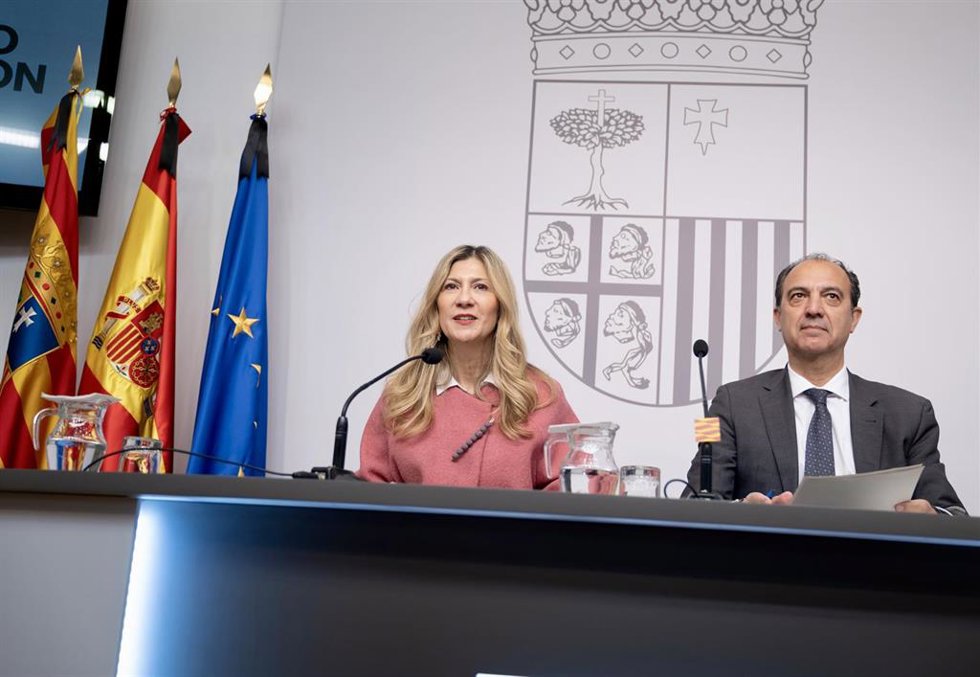 La vicepresidenta del Gobierno de Aragón, Mar Vaquero, y el consejero de Sanidad, José Luis Bancalero.