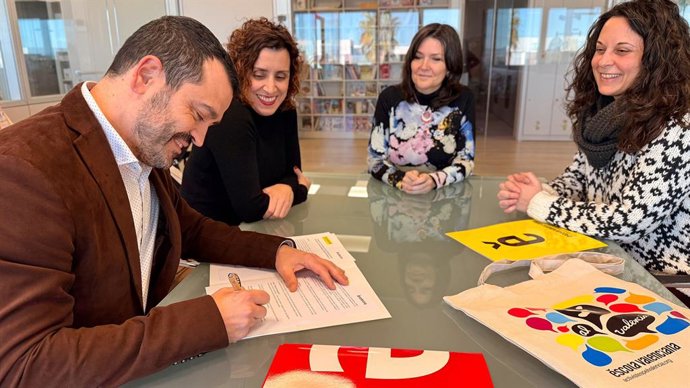 Escola Valenciana i Bromera reforcen l'aliança per la llengua i la lectura
