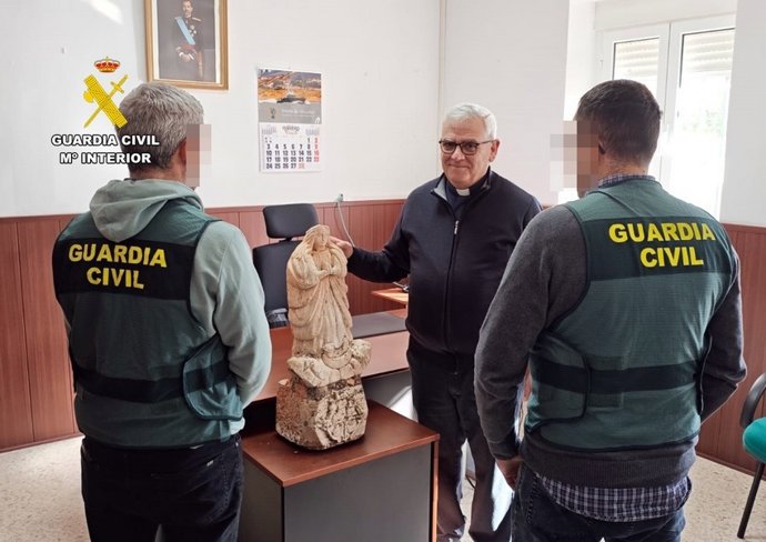 La imagen de la Virgen de Ntra. Sra. Del Buensuceso de  Fuente del Maestre vuelve a su ermita tras el robo