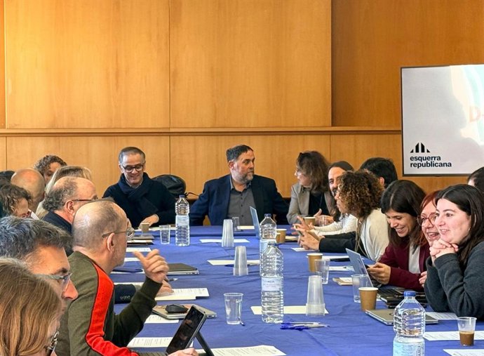 El líder d'ERC, Oriol Junqueras, en la reunió amb el grup d'ERC al Parlament