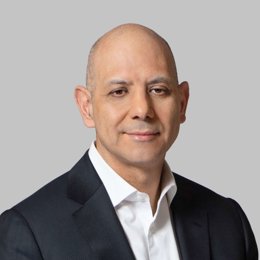 El presidente de AllianceBernstein, Onur Erzan.