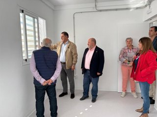 El delegado territorial de Desarrollo Educativo y FP de Almería, Francisco Alonso, visita las obras del CEIP Luis Vives de Dalías.