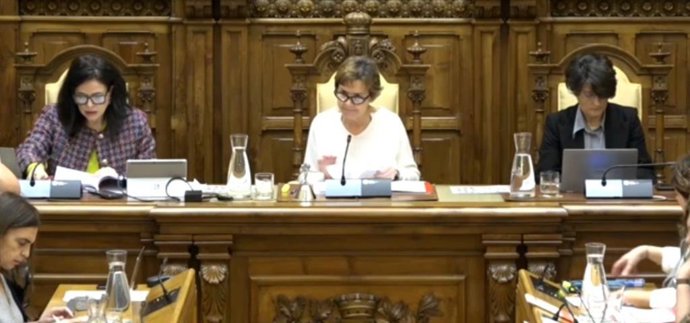 La alcaldesa de Gijón, Carmen Moriyón, preside en el Pleno Municipal gijonés.
