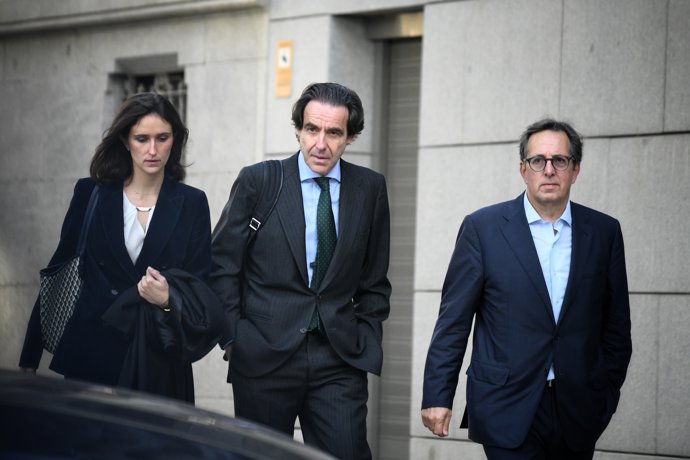 El empresario Javier López Madrid (c) a su llegada a un juicio en la sede de la Audiencia Nacional, a 18 de noviembre de 2024, en Madrid (España).