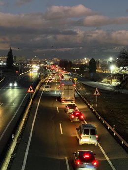 Atasco en el enlace de la A-92 con la A-92G, en Santa Fe (Granada).