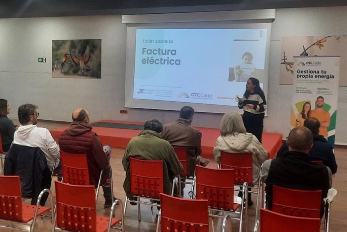 Imagen de archivo de un taller sobre factura electrónica desarrollada por la Diputación de Cádiz. ARCHIVO.