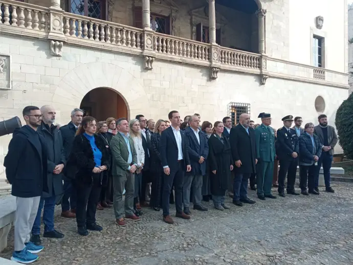 Minuto de silencio en el Consolat de Mar