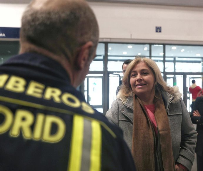 Archivo - La vicealcaldesa de Madrid y delegada de Seguridad y Emergencias, Inma Sanz, durante una visita a la XIII edición del salón Juvenalia, en la Feria de Madrid, IFEMA,  a 2 de enero de 2024, en Madrid (España). 
