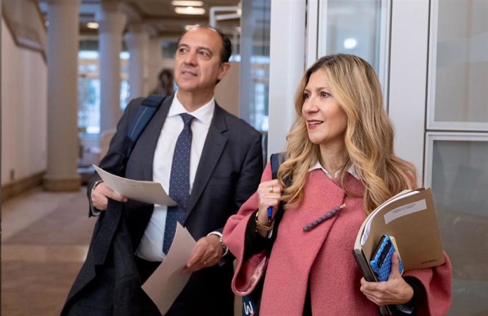 La vicepresidenta del Gobierno de Aragón, Mar Vaquero, y el consejero de Sanidad, José Luis Bancalero Flores.