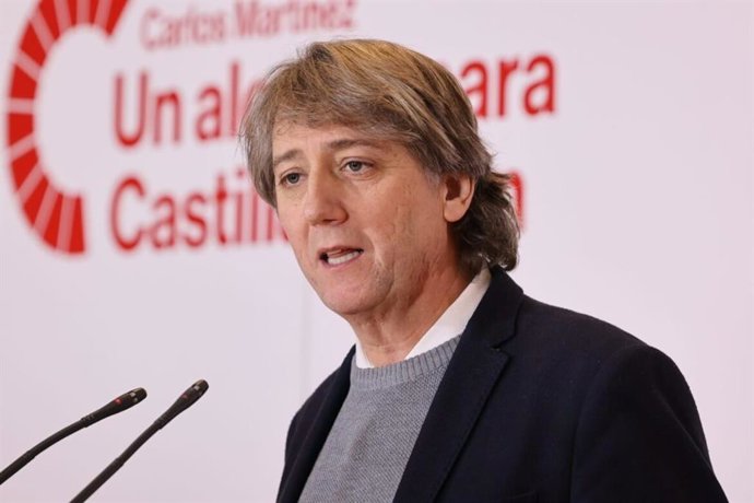 Carlos Martínez critica la "soberbia y la prepotencia" de Suárez-Quiñones por su gestión de los incendios.