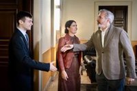 Azcón reprueba los "insultos" de Abascal, pero reprocha a Alegría su "incoherencia" por comer con Salazar