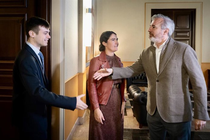 El presidente del Gobierno de Aragón, Jorge Azcón, recibe a responsables de la empresa Multiverse Computing.