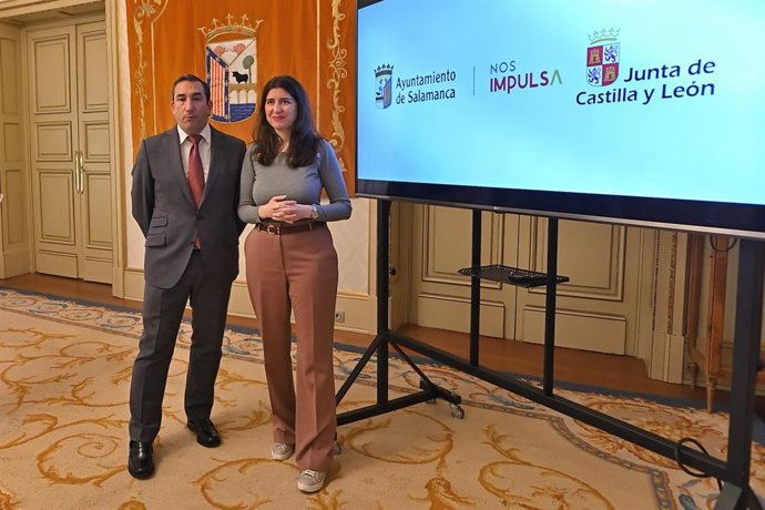 El delegado de la Junta en Salamanca, Eloy Ruiz, junto a la concejala de Familia e Igualdad de Oportunidades, Miryam Rodríguez