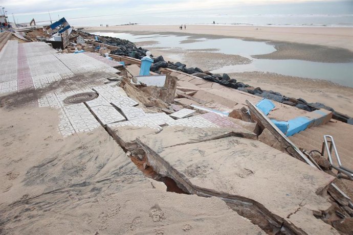 Imagen de los daños ocasionados por la borrasca 'Francis' en Matalascaña (Huelva).