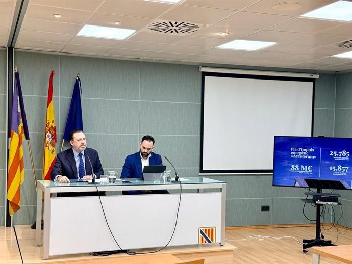 Sáenz de San Pedro y Viu, en rueda de prensa.