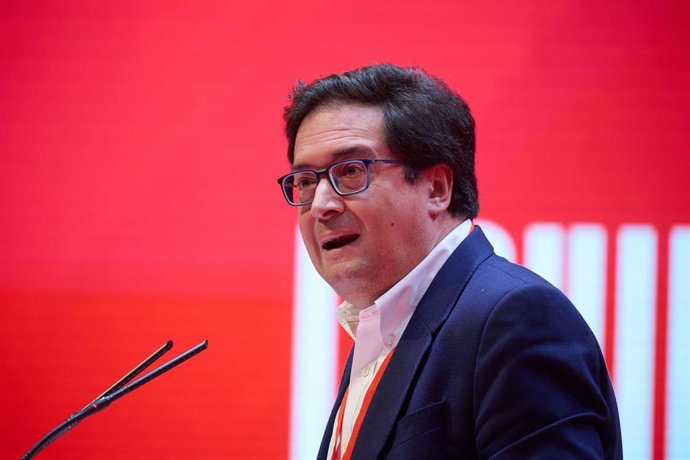 Archivo - El secretario general del PSOE-M y ministro para la Transformación Digital y de la Función Pública, Óscar López.