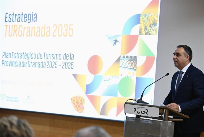El presidente de Diputación, Francis Rodríguez, presenta la Estrategia TurGranada 2035 - 'Sueños que se viven'.