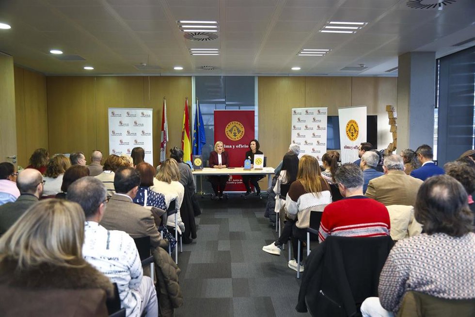 La Junta entrega distintivos de la 'A' de Artesanía a más de sesenta artesanos de la CyL.