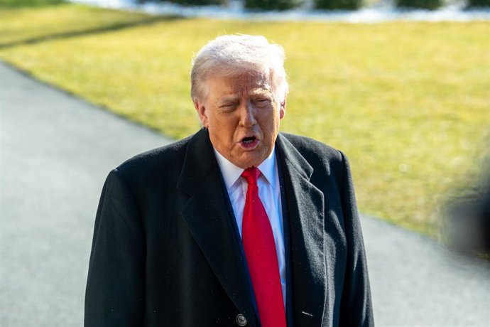 El presidente de Estados Unidos, Donald Trump, habla con la prensa en la Casa Blanca (archivo)