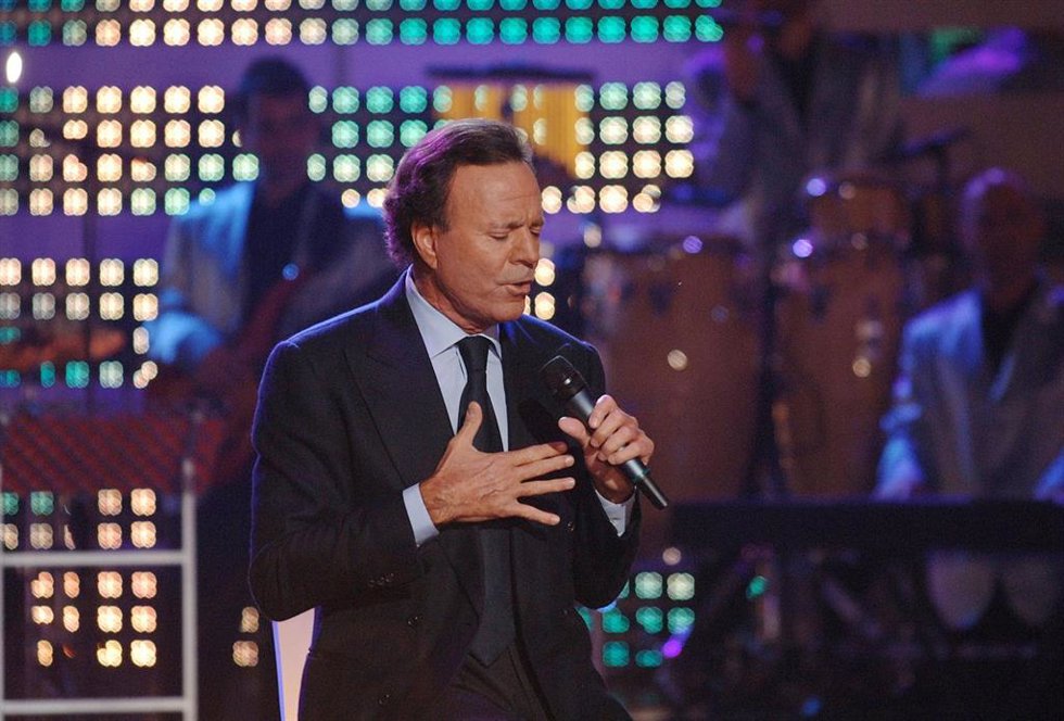 Archivo - El cantante español Julio Iglesias,