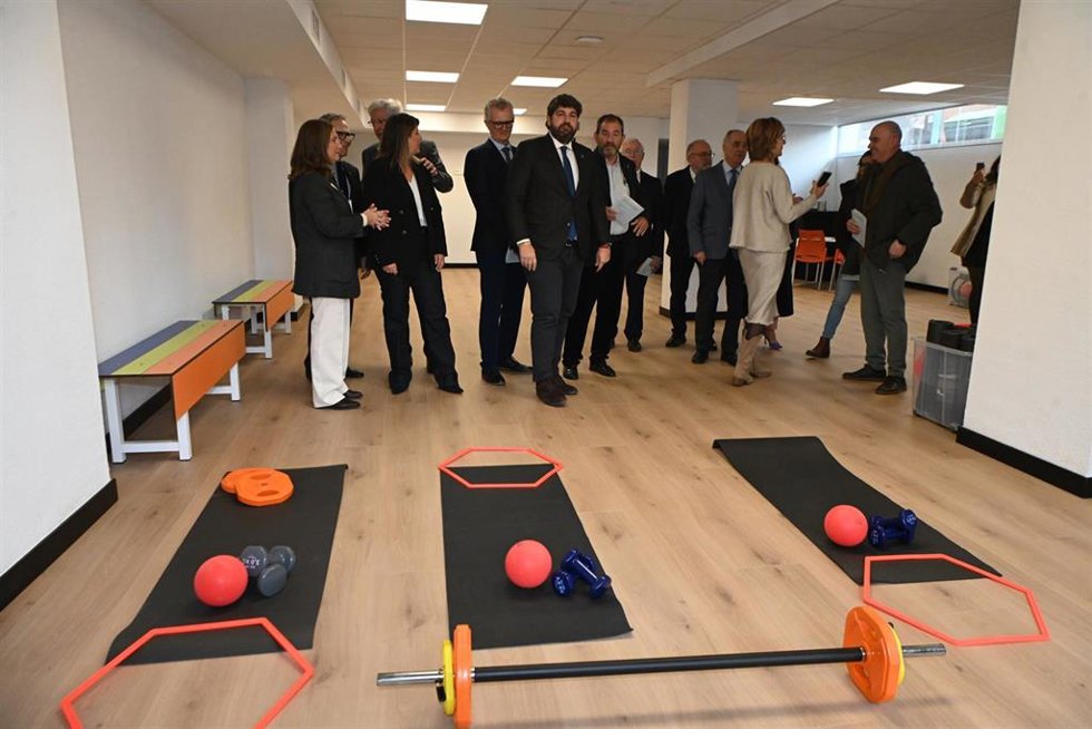 El presidente de la Comunidad, Fernando López Miras, inaugura la nueva sede de la Asociación Española contra el Cáncer (AECC) en Cartagena, que incluye un gimnasio en el que los pacientes podrán realizar ejercicio física