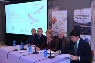 La delegada de Protección Animal en el Ayuntamiento de Jerez de la Frontera (Cádiz), Carmen Pina, en la inauguración de un congreso internacional sobre la conservación del águila imperial ibérica y otras grandes rapaces.