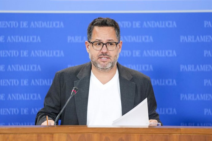 Archivo - El portavoz del Grupo Mixto-AdelanteAndalucía, José Ignacio García, durante la ronda de ruedas de prensa de portavoces de los grupos parlamentarios en el Parlamento de Andalucía, a 26 de noviembre de 2025 en Sevilla (Andalucía, España). Los port