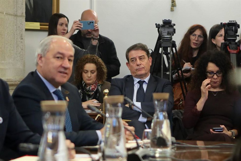 El secretario xeral del PSdeG, José Ramón Gómez Besteiro, asiste al pleno de la Diputación de Lugo, en el que el expresidente José Tomé está como diputado no adscrito