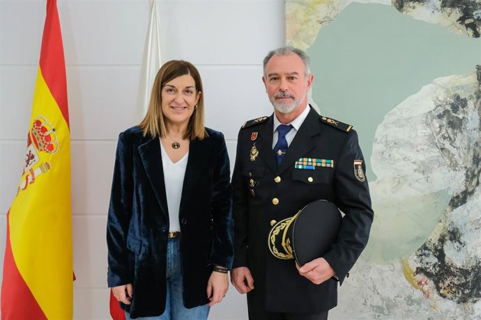 Buruaga ofrece colaboración institucional al nuevo jefe superior de Policía en Cantabria