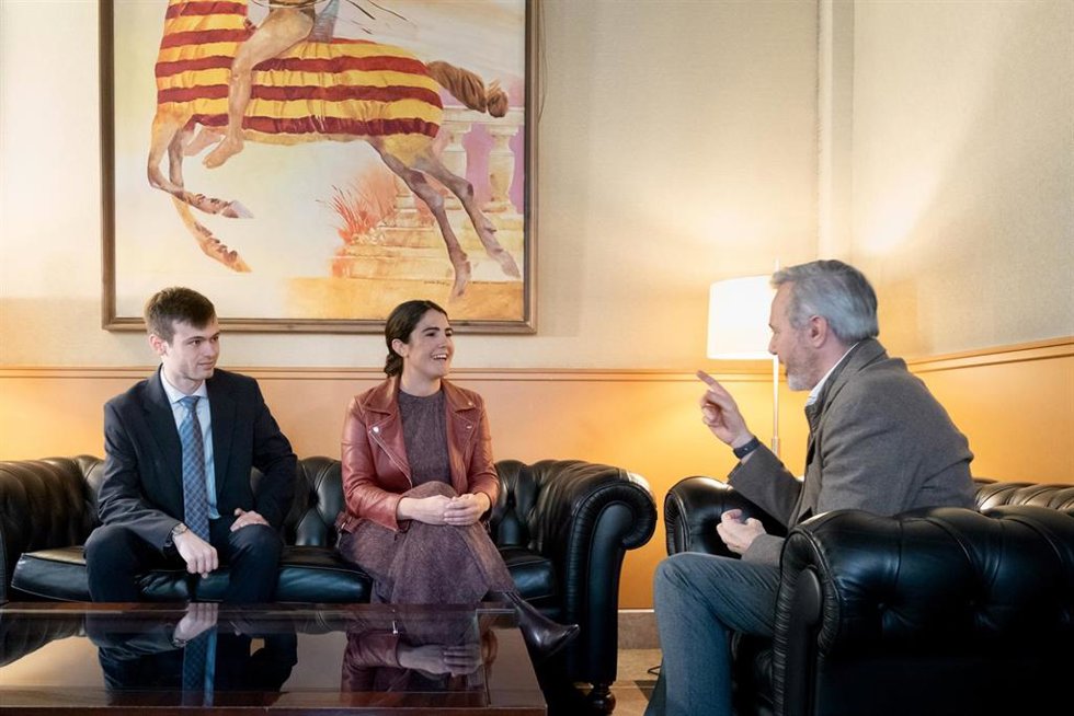 El presidente del Gobierno de Aragón, Jorge Azcón, recibe a directivos de la empresa Multiverse Computing.