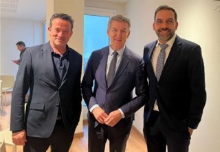 De izquierda a derecha, Ricardo Carbonell (ASP), Alberto Núñez Feijoo (PP) y Josep Buixeda (ASP)