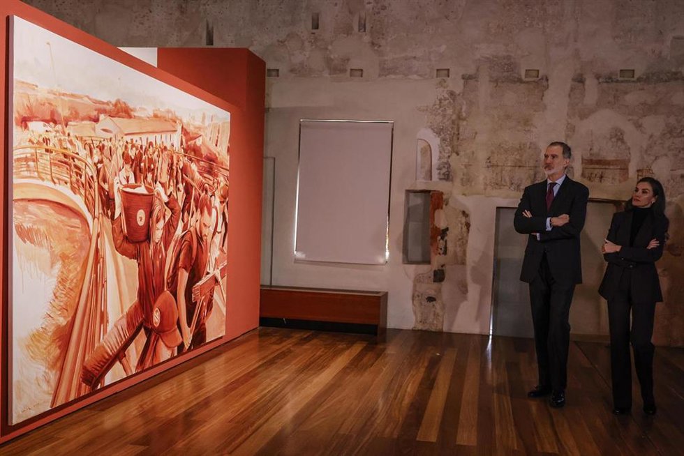 El Rey Felipe VI y la reina Letizia visitan la exposición 'La transformación de Valencia 1866-2026', a 14 de enero de 2026, en Valencia, Comunidad Valenciana (España). La exposición ha sido organizada por el diario  Las Provincias.