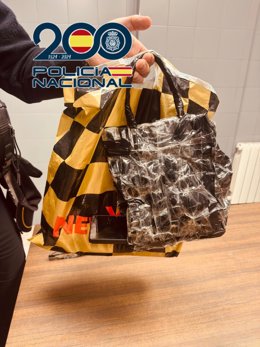 Móvil con el que el hombre grababa a las víctimas.