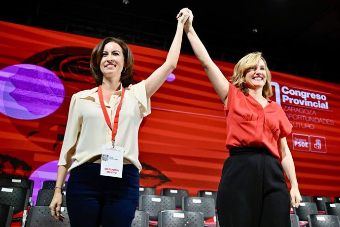 Archivo - La ministra de Educación, Formación Profesional y Deportes y secretaria general del PSOE de Aragón, Pilar Alegría (d), y la secretaria general del PSOE de Zaragoza, Teresa Ladrero (i).
