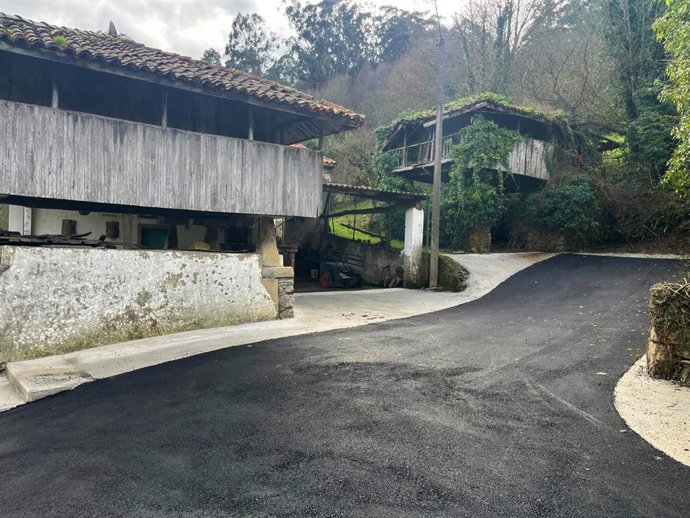 Obras de acceso a Carcabón.