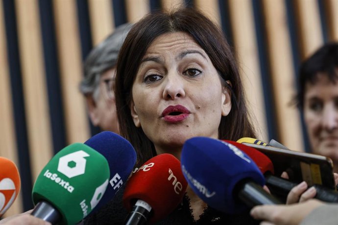 Archivo - La ministra Sira Rego atiende a los medios